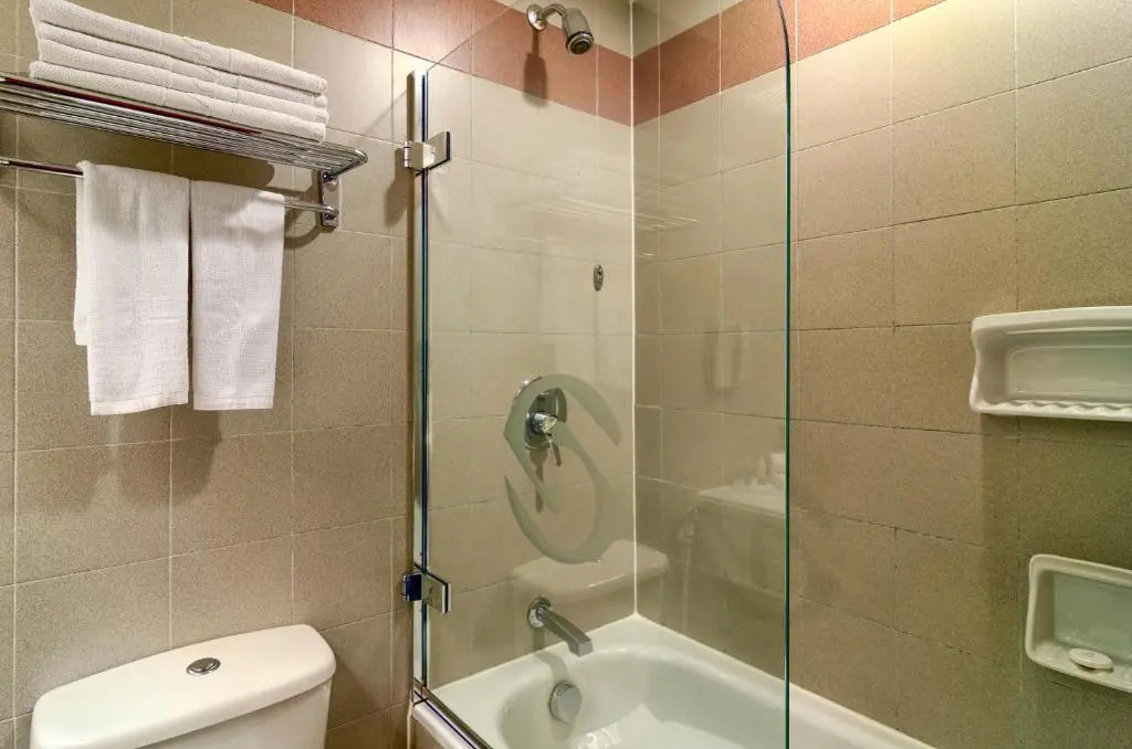 Howard Johnson by Wyndham Kota Kinabalu City Centre - Chambres