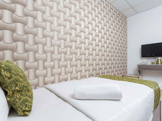 Lacomme Inn