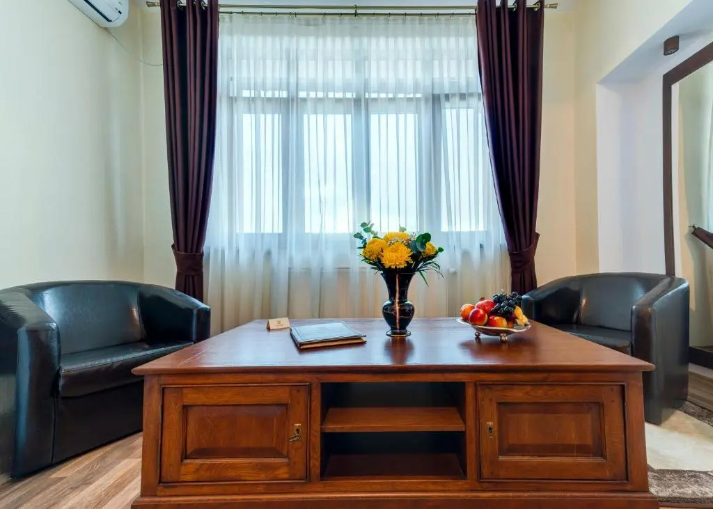 Deluxe Double room (full double bed)