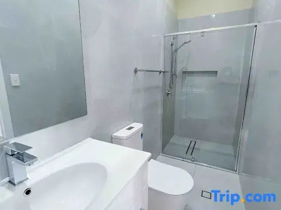 Entire 3bedroom house close to CBD