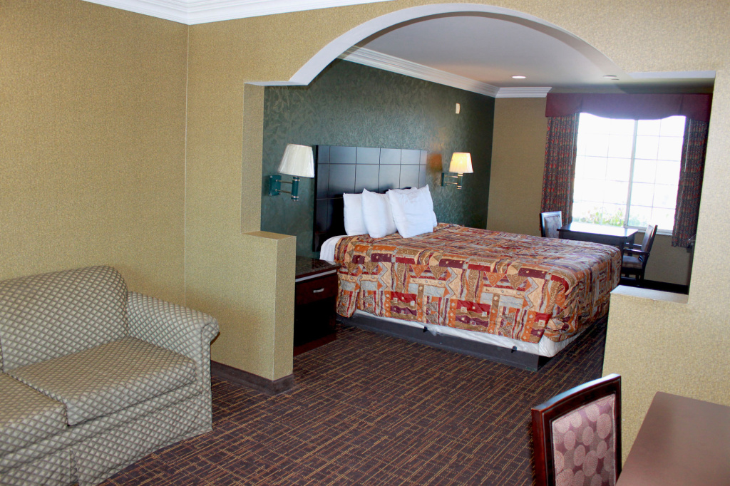 Отель Crystal Inn Suites & Spas в Инглвуде