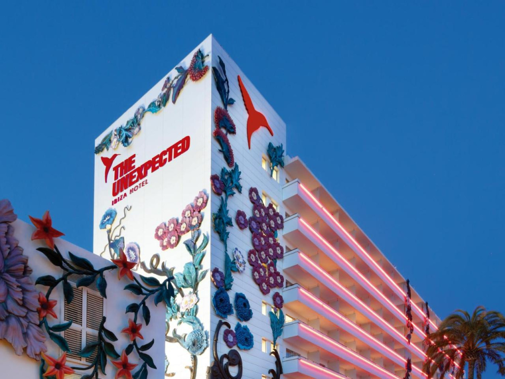 The Unexpected Ibiza Hotel - Ushuaïa Club entrance included