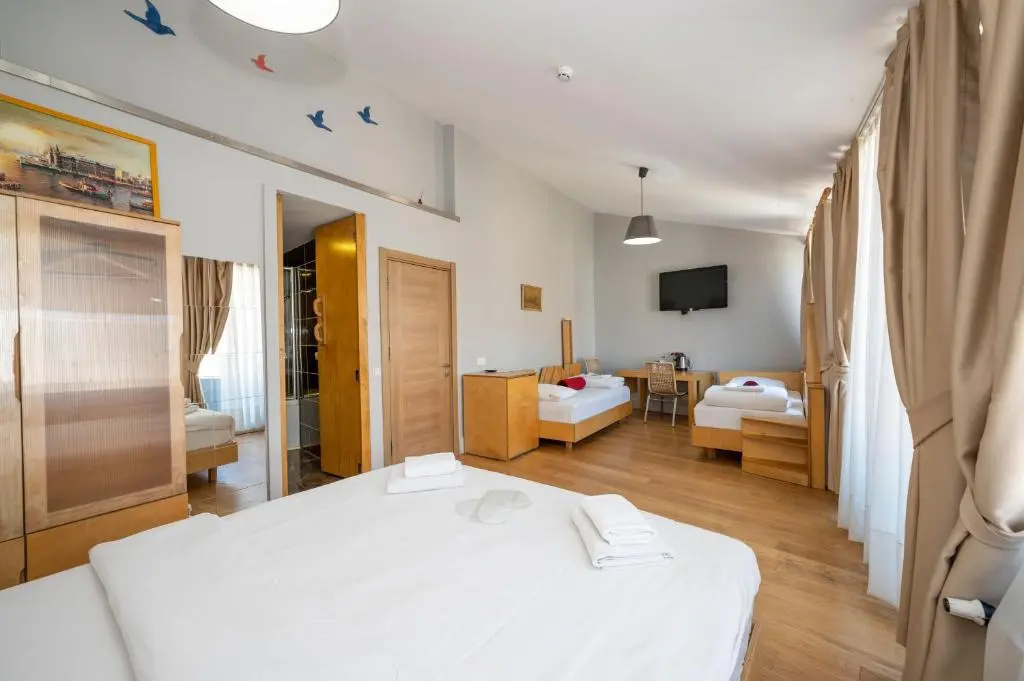 Deluxe Quadruple room