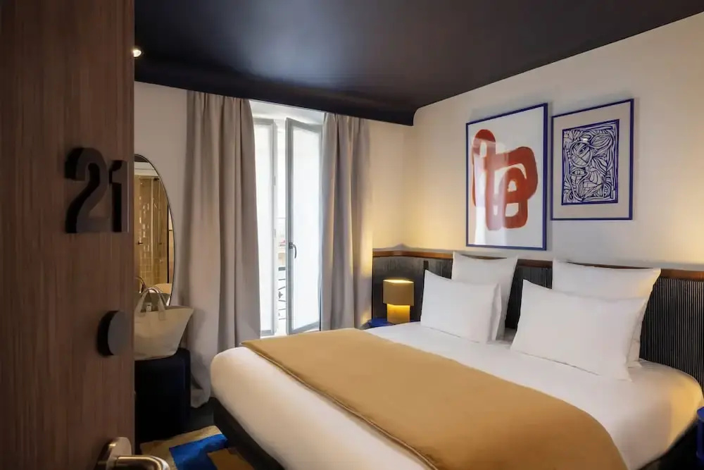 Classic Double room with balcony (full double bed)
