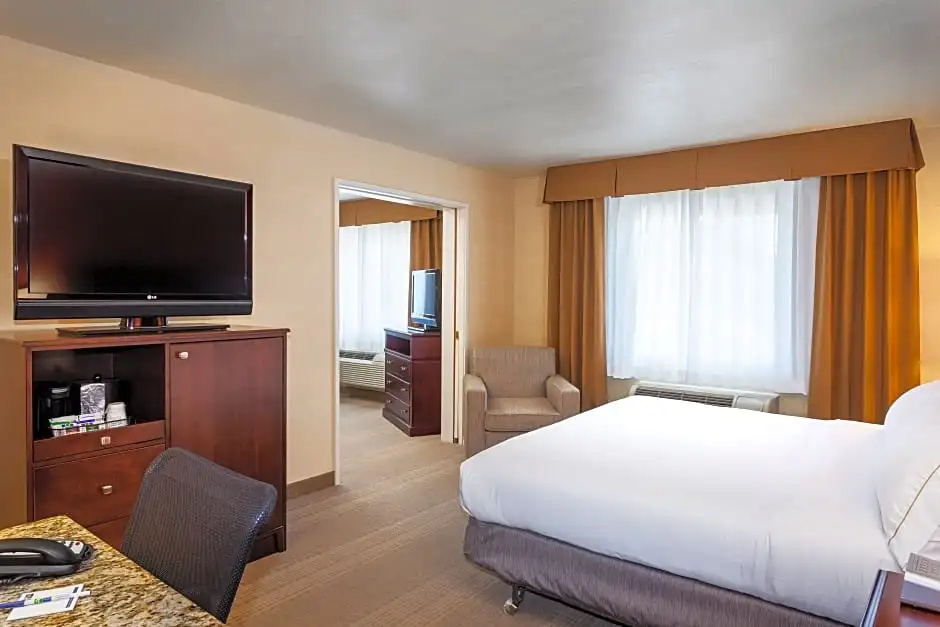 1 Bedroom Double Suite (full double bed)