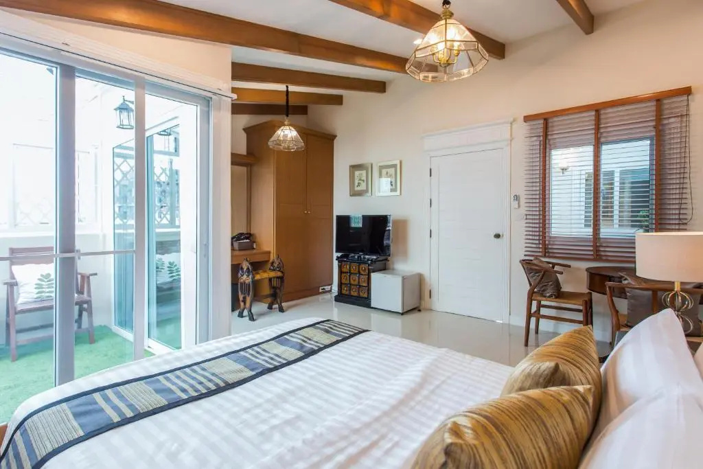 Deluxe Double room with balcony (full double bed)