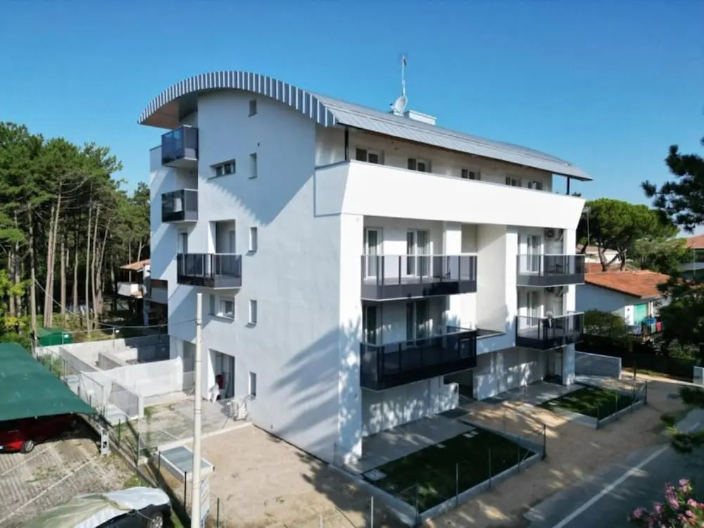 400m Beach Apartment With Pool