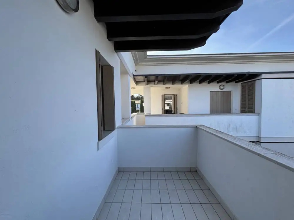 Flat With Swimming Pool and Balcony