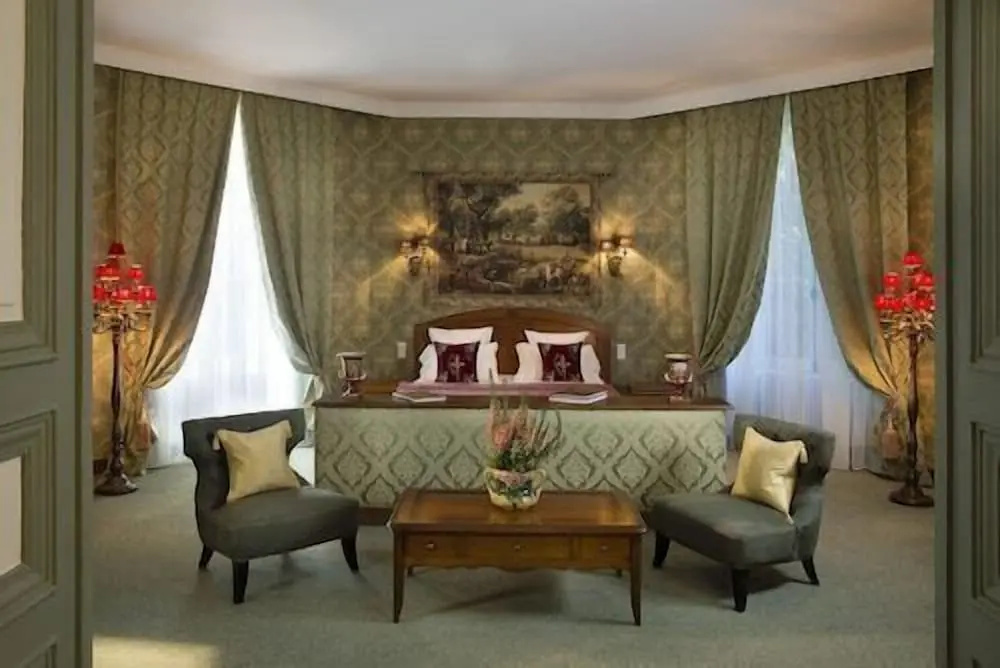 Superior Double room with courtyard view (full double bed)