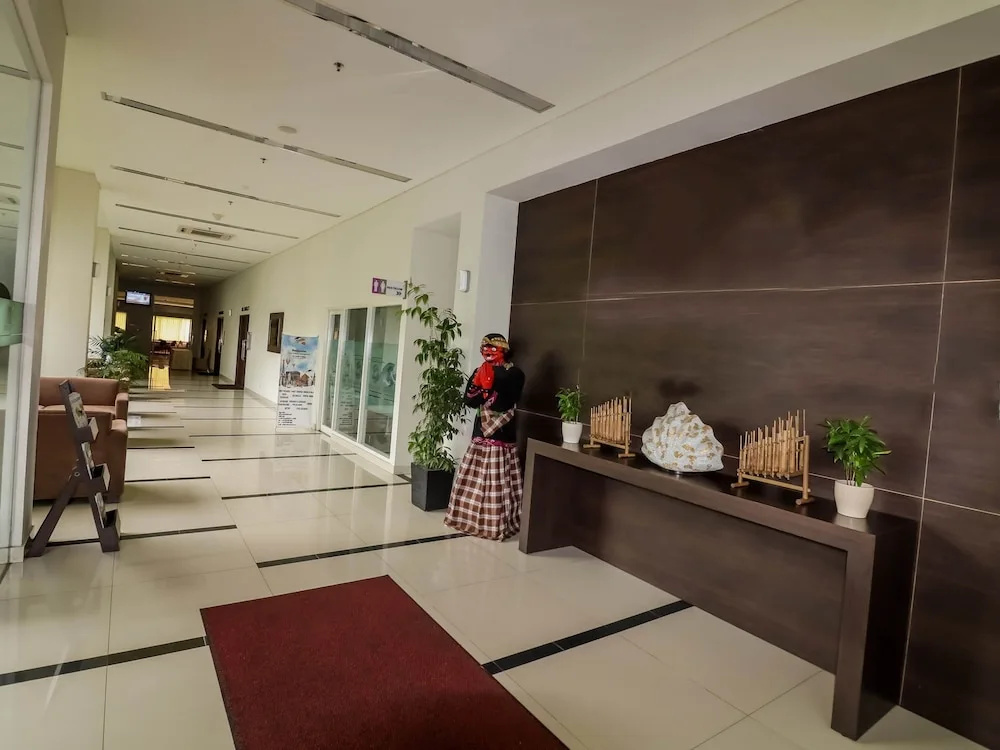 Lobby & Reception