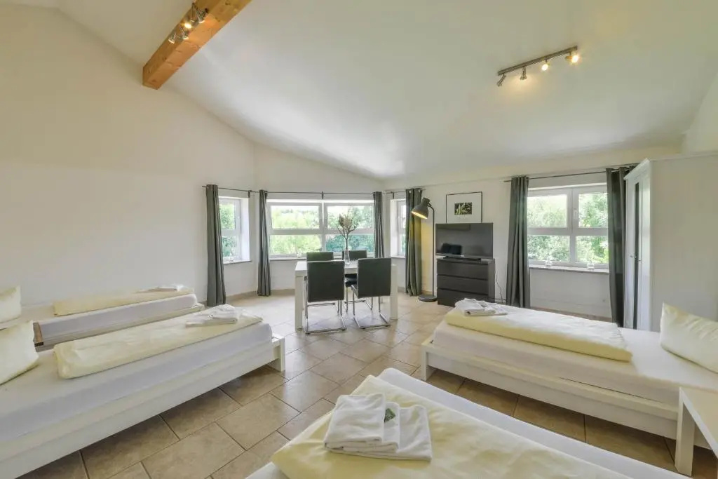 3 Bedrooms Apartment