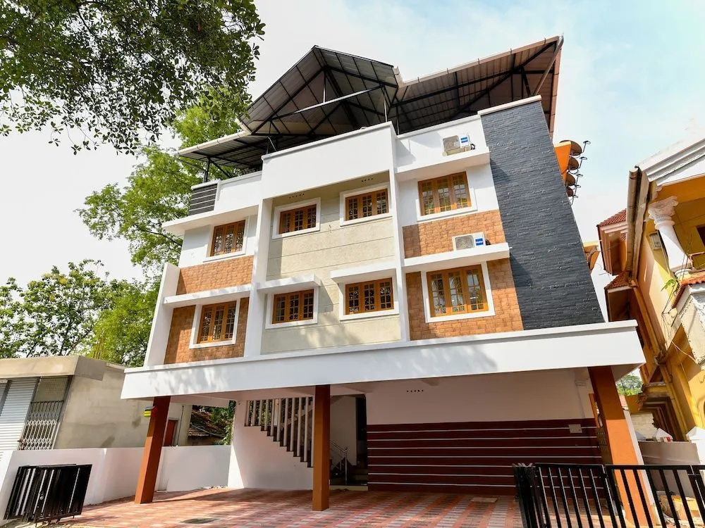 White House by OYO Rooms