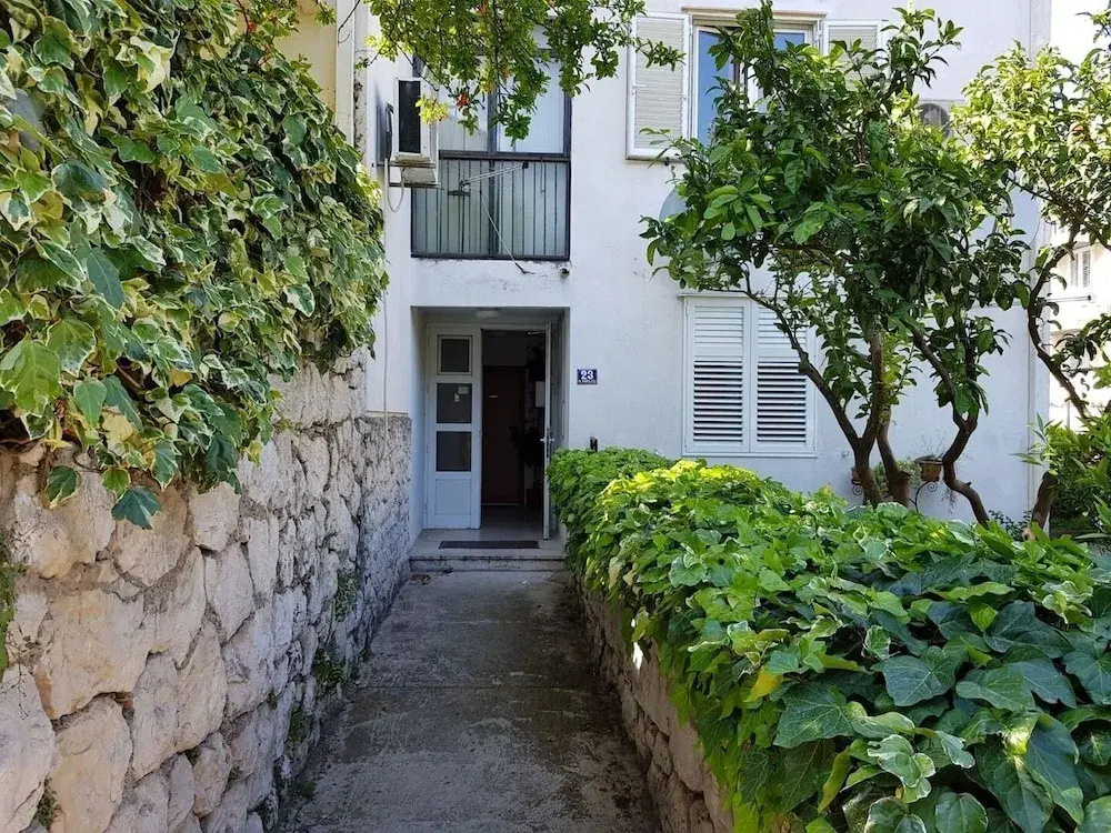Apartment Mins