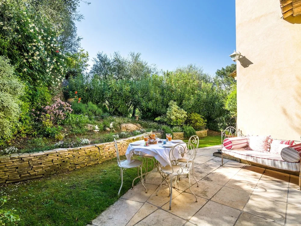 Luxurious Villa With Internet and Private Swimming Pool, Near Grasse