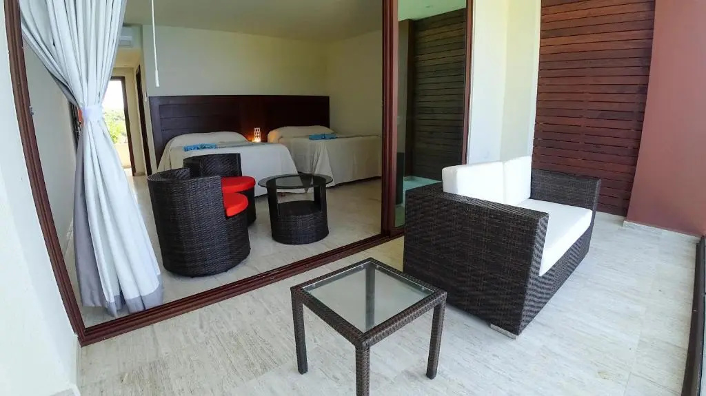 Double Suite with sea view (full double bed)