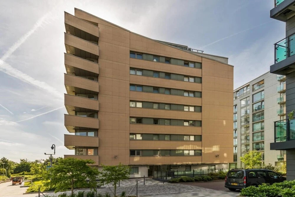 Stunning 2BR Home In Tottenham Hale W/balcony