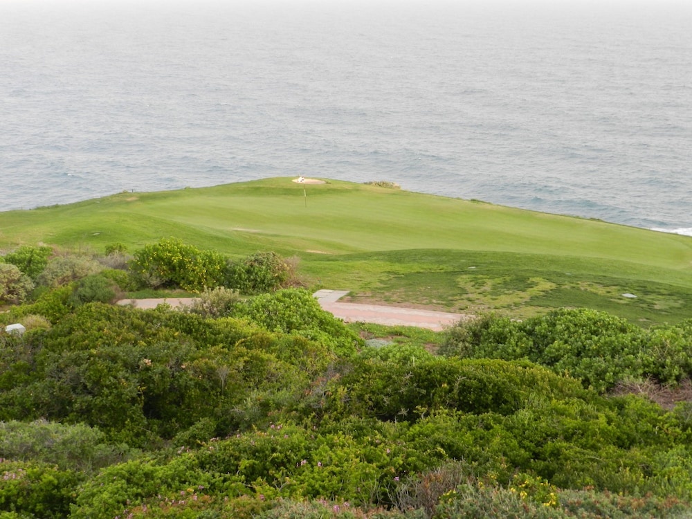 Lodge 93 Pinnacle Point Beach and Golf Resort