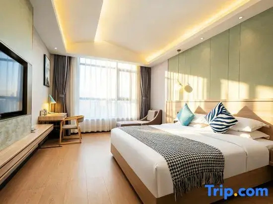 Comfort Double room with street view (full double bed)