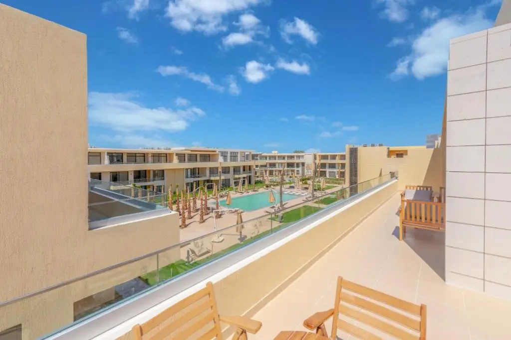 Modern 2-Bedroom Penthouse G-Cribs Pool view
