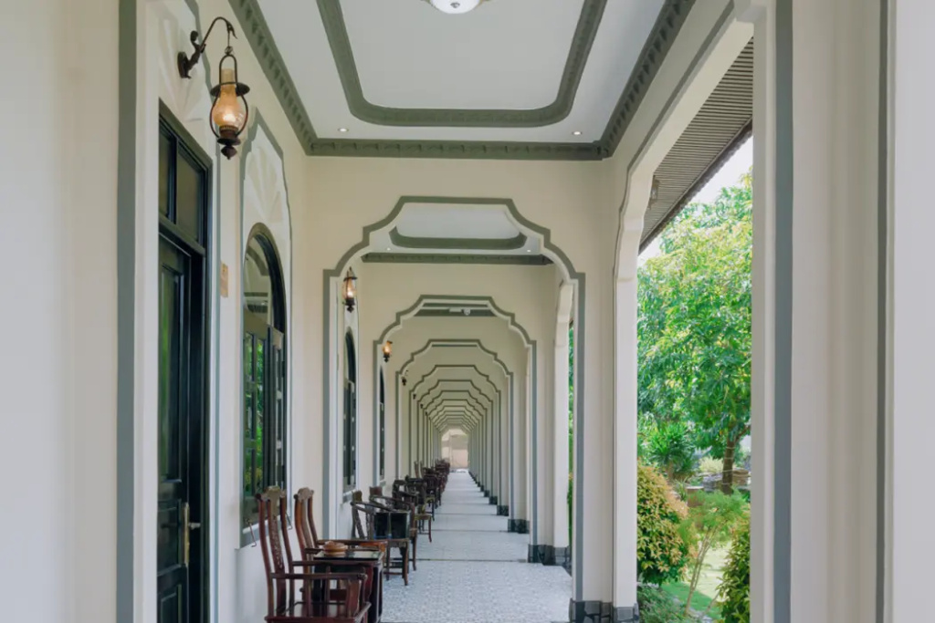 Lobby & Reception