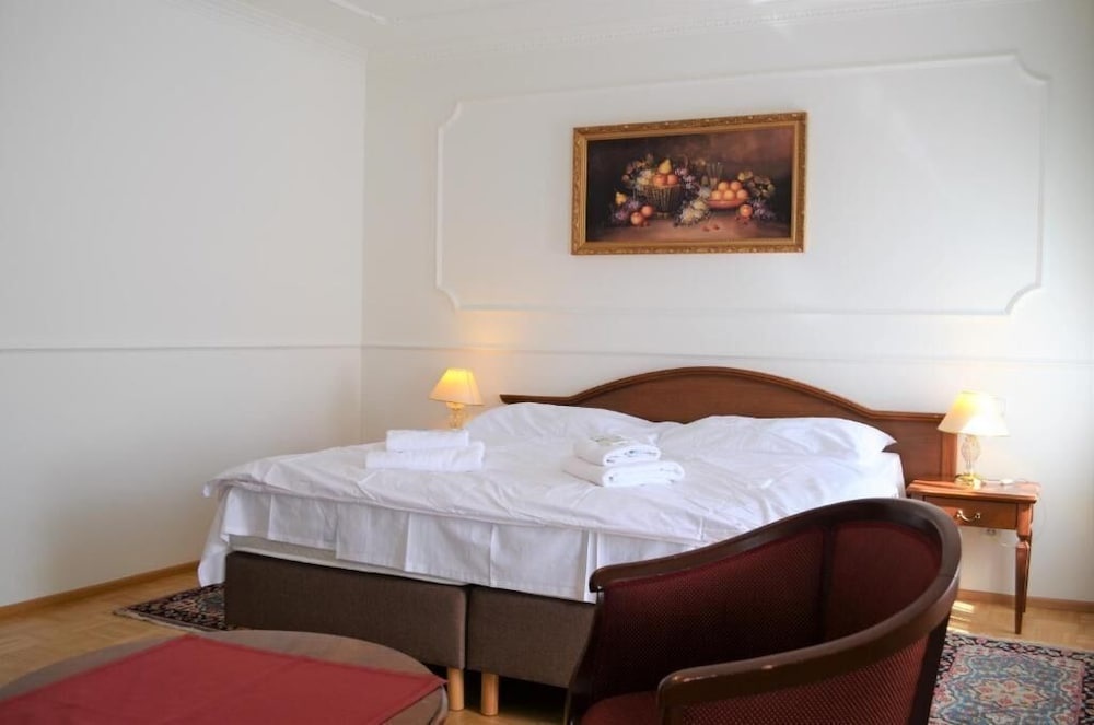 Classic Double room (full double bed) (queen size bed)