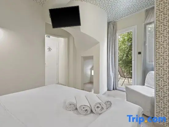 Standard Triple room with balcony