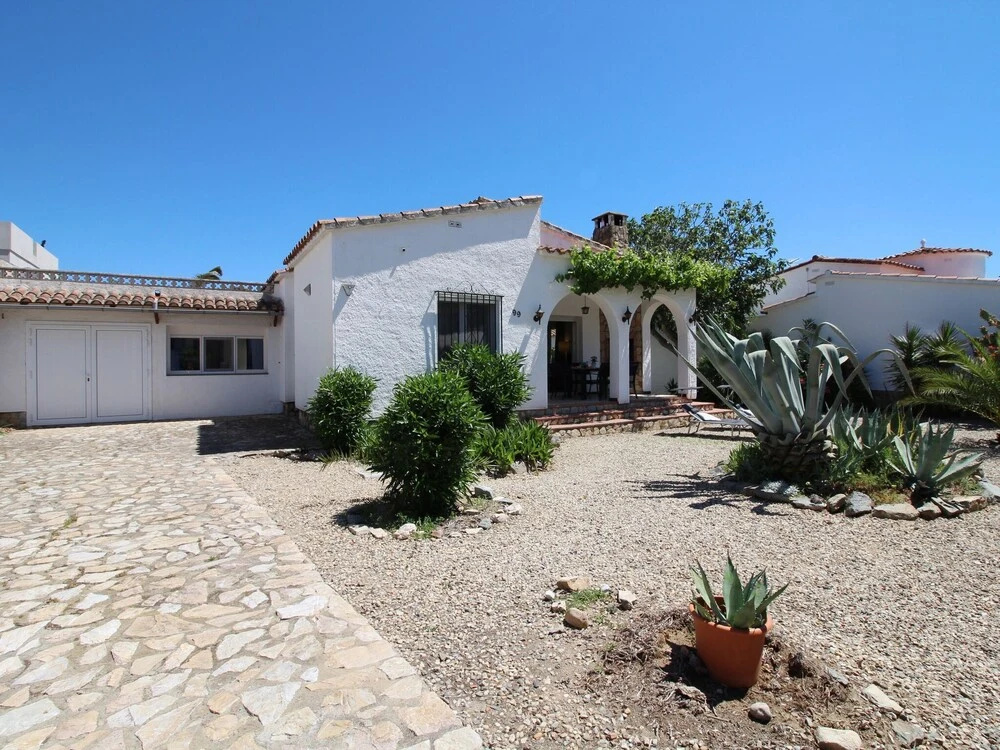 House With Outdoor Studio in Quiet Sector of Empuriabrava