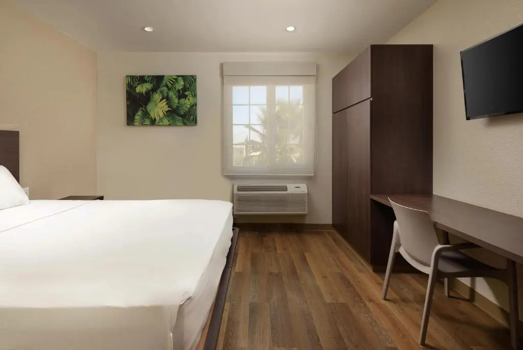 Standard Double Suite (full double bed)