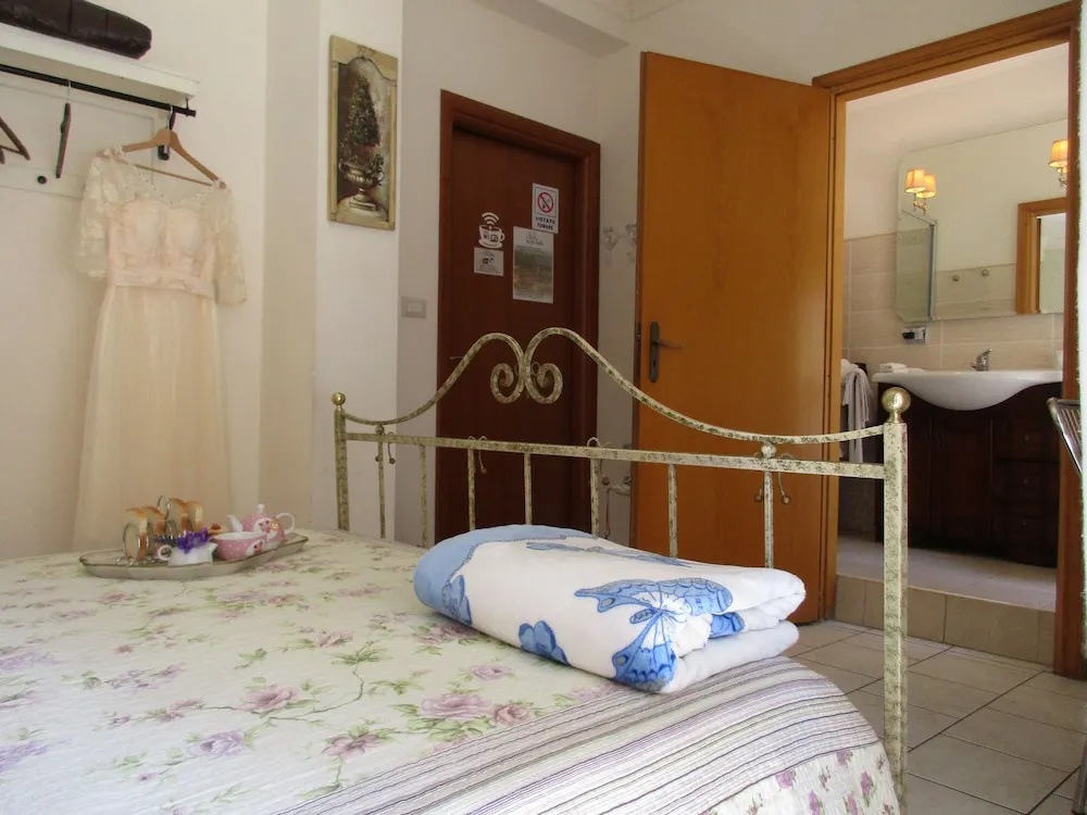 Standard Double room with balcony (full double bed)