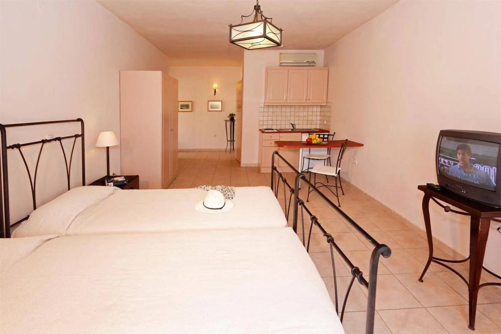 Lambrinos Suites