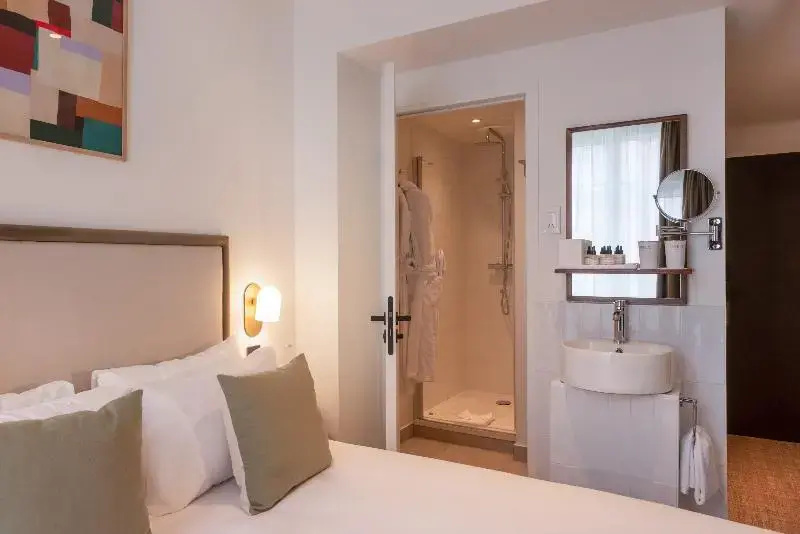 Classic Double room (full double bed)