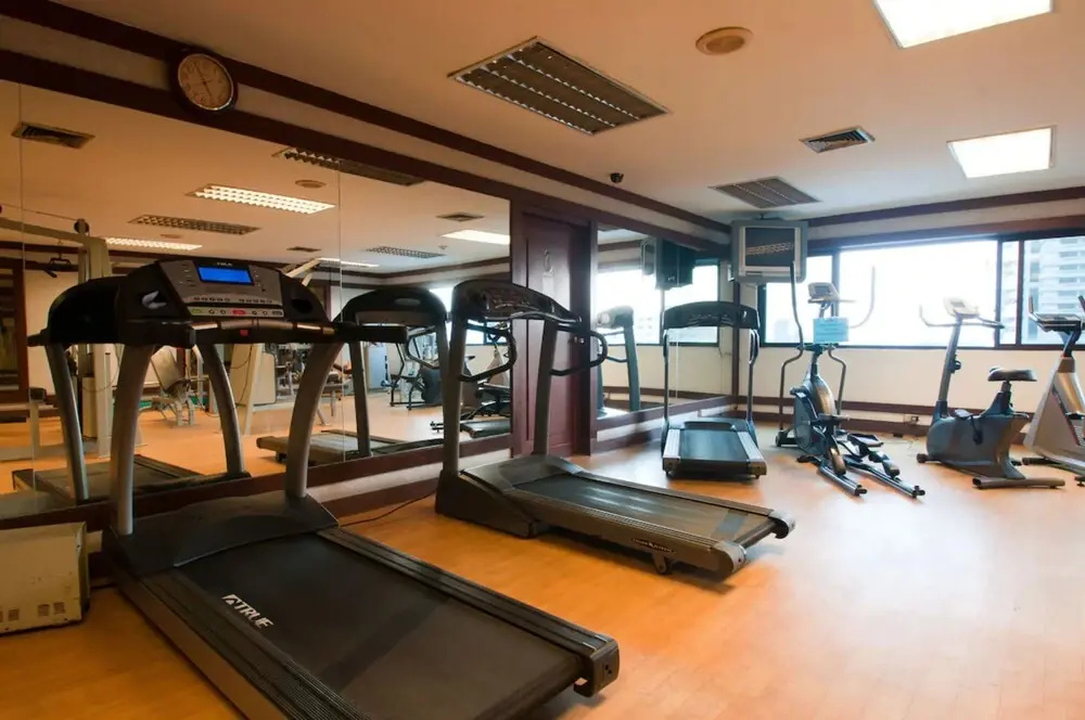 Апартаменты Omni Tower Direct Rooms Sukhumvit Soi 4 — фото