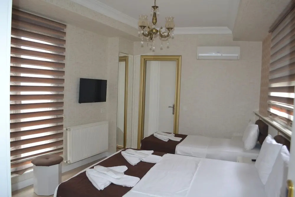 Standard Triple room with city view