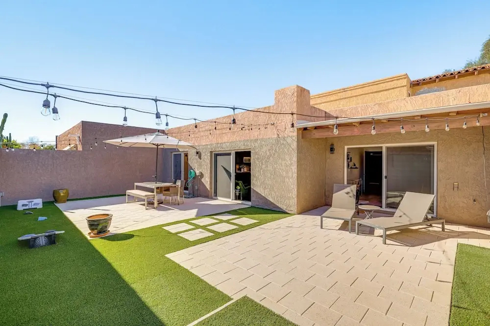 Modern Scottsdale Townhome w/ Heated Pool Access