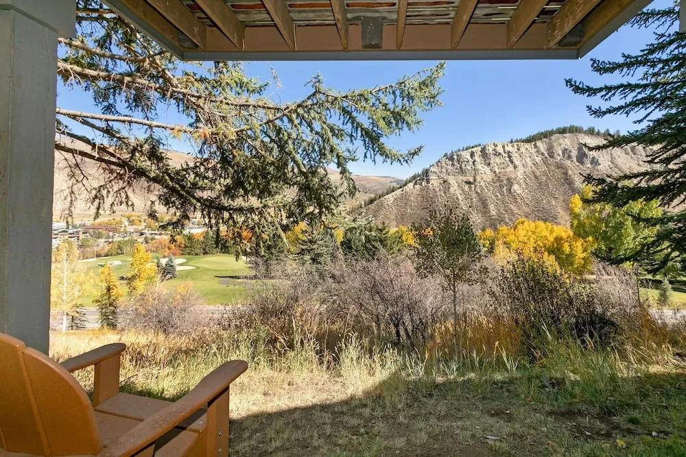 98 Ridgepoint 4 Bedroom Condo by RedAwning