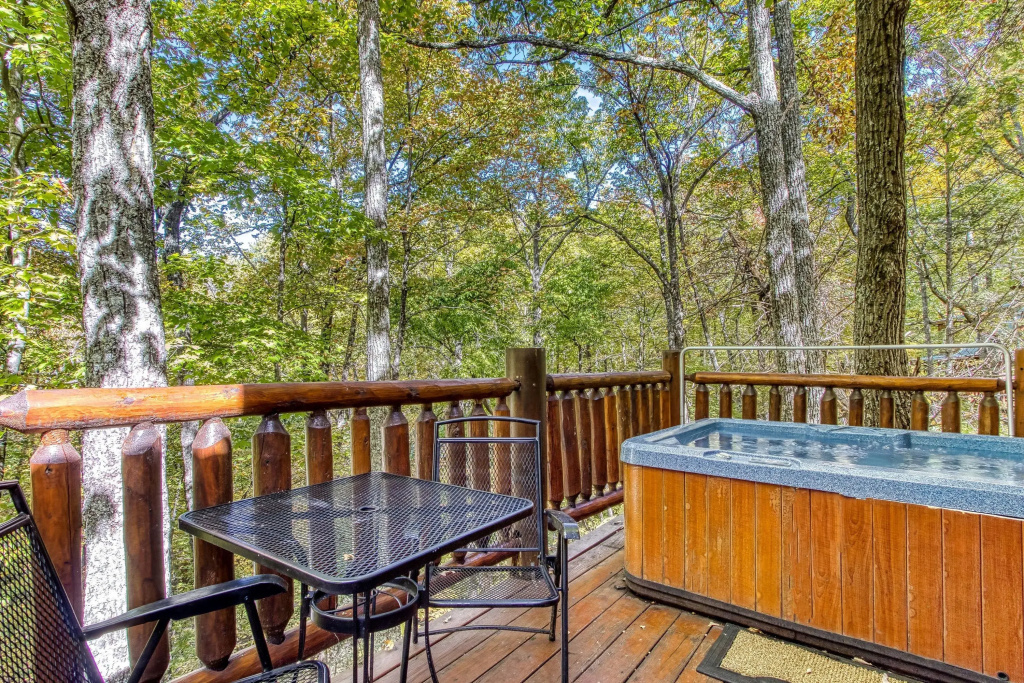 Dog Friendly Quiet Chalet Hot Tub Fireplace