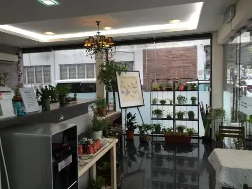 Food & Beverage