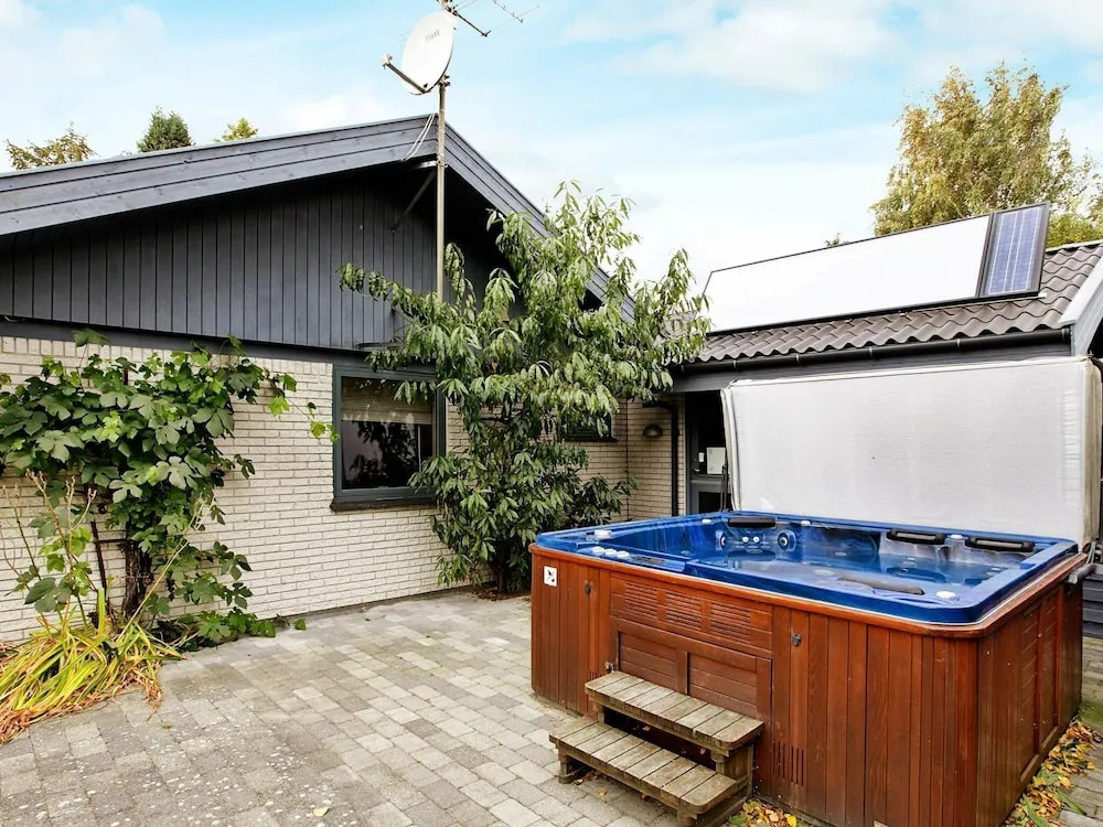 Chic Holiday Home in Væggerløse With Sauna - фото 9