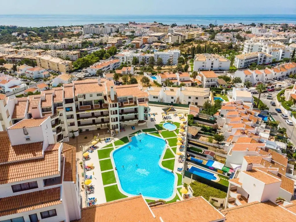 #065 Vila Magna Flat with Pool by Home Holidays