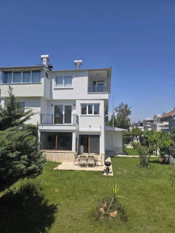 VILLA OLINDA 4 BED with huge garden - фото 36