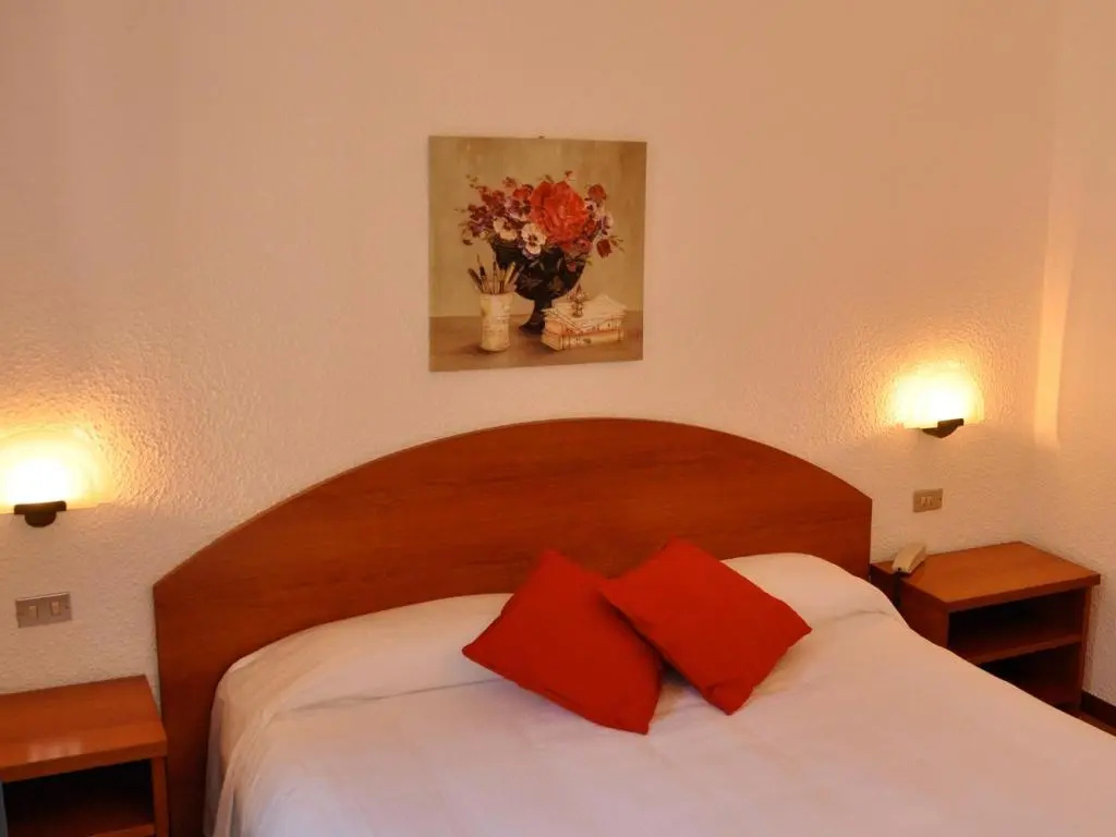 Double room (full double bed)