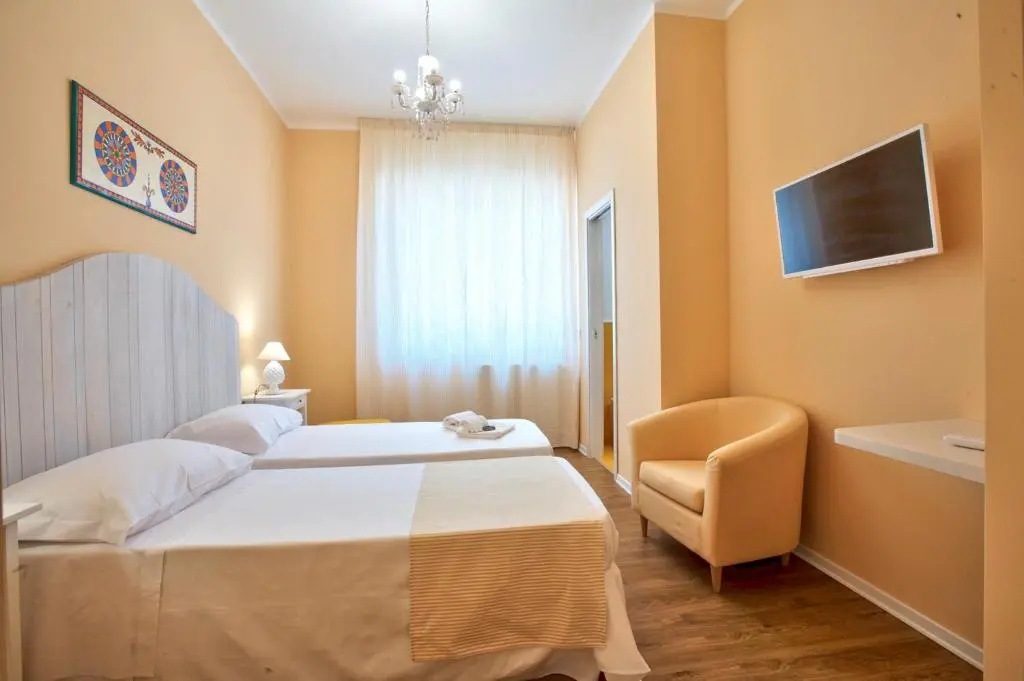 Deluxe Double room (full double bed)