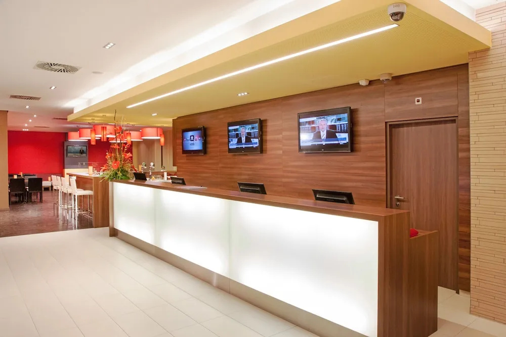 Lobby & Reception