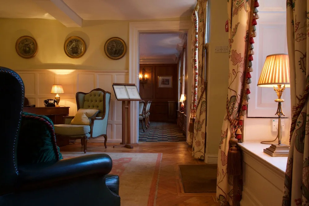 Lobby & Reception