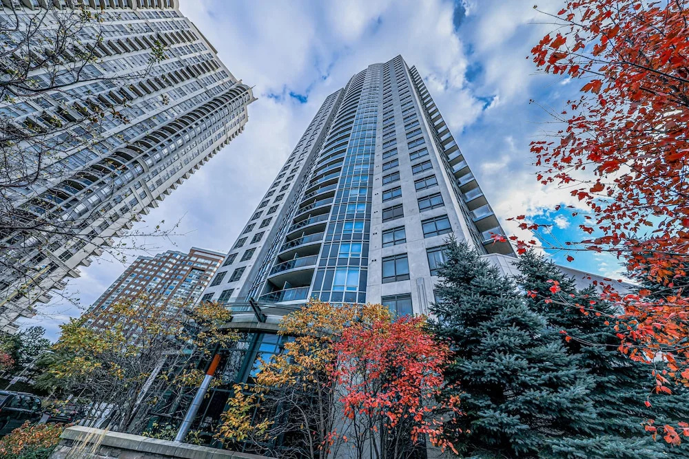 Lake View Luxury Condo by Elite Suites