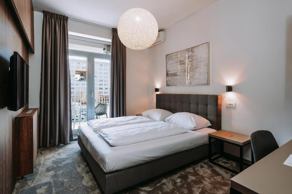 Standard Double room with balcony (full double bed)