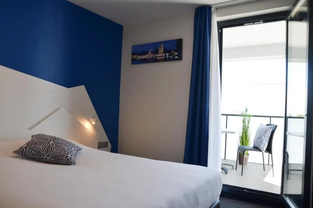 Standard Double room with balcony (full double bed)