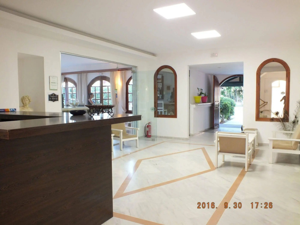 Lobby & Reception