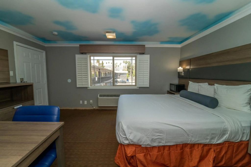 Hollywood Palms Inn and Suites — фото