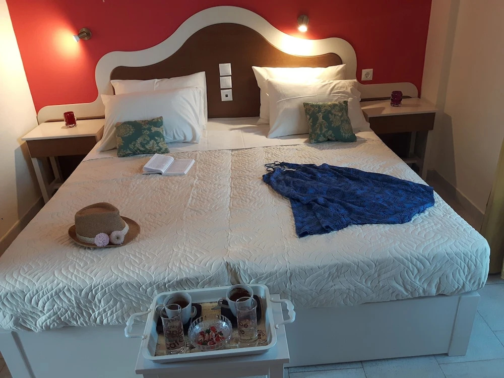 Economy room with balcony and with garden view